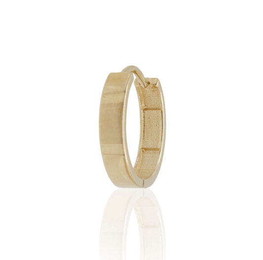 Flat-shaped tiny gold hoop earrings